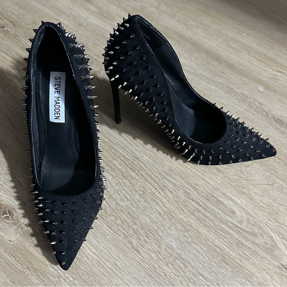 Steve Madden Vala stud black pumps